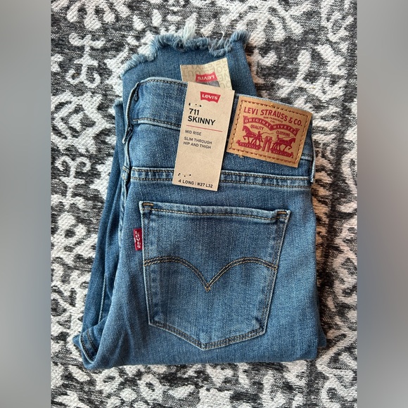 ✨Levi's 711 skinny Distressed Ankle Jeans in Blue - Picture 4 of 13
